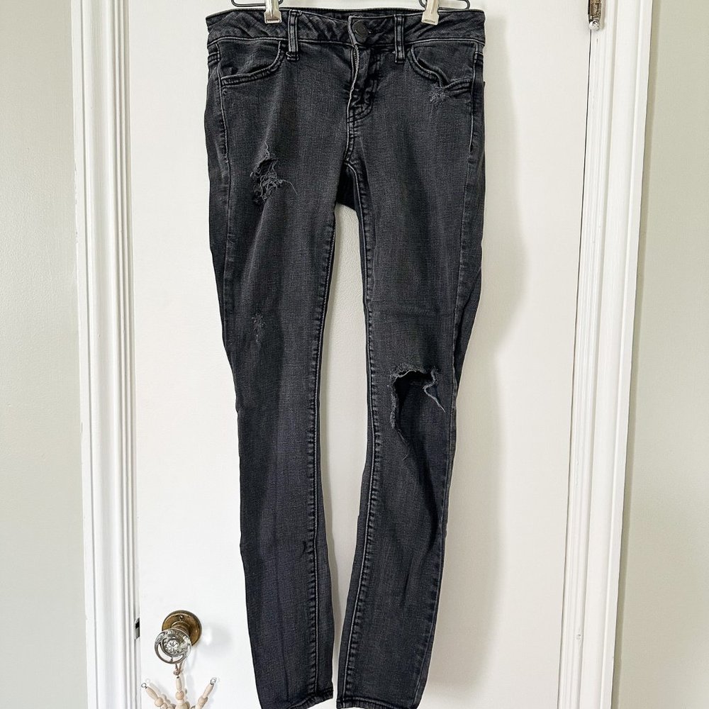 AE Distressed Black Jegging